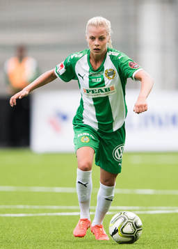 Hammarbys Lotta Ökvist med bollen