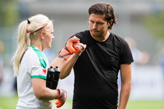Hammarbys målvakt Emma Holmgren och tränare Isak Dahlin