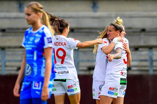 Rosengårds Anja Mittag jublar med lagkamrater