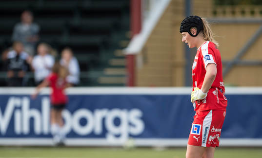 Kalmars målvakt Tove Enblom deppar