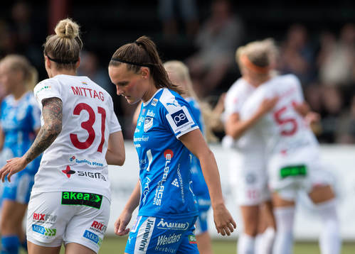 Kalmars Erin Gunther deppar medan Rosengårds spelare jublar