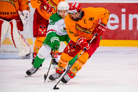 Rögles Ted Brithén jagar Langnaus Pascal Berger