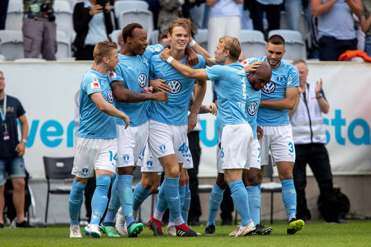 Malmö FFs Hugo Andersson jublar med lagkamrater