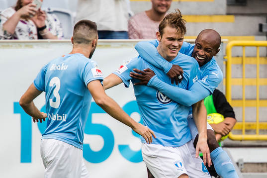Malmö FFs Hugo Andersson jublar med lagkamrater