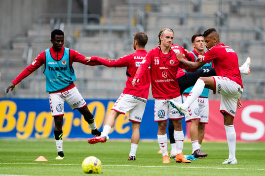 Kalmars Isak Magnusson värmer upp