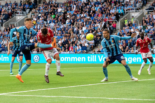 Djurgårdens Fredrik Ulvestad lyckas inte stoppa  Kalmars