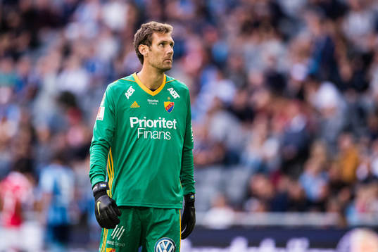 Djurgårdens målvakt Andreas Isaksson deppar