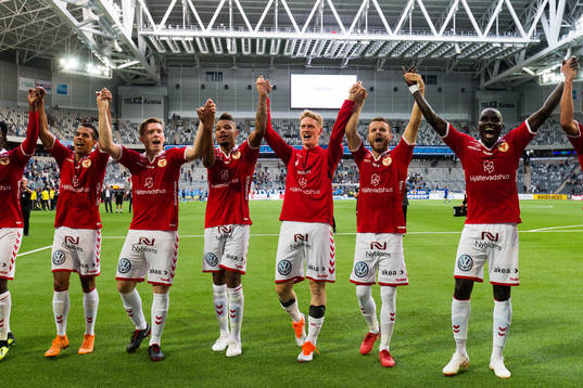 Kalmars spelare jublar