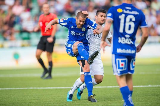 Häckens Paulinho och Sundsvalls Juan Jose Ciercoles Sagra