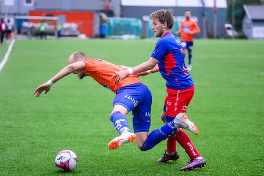 Aron Elís Thrándarson of Aalesund and Anders Jenssen of