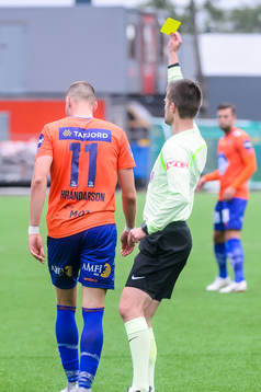 Aron Elís Thrándarson of Aalesund receives a yellow card