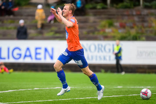 Torbjørn Agdestein of Aalesund celebrates 2-2