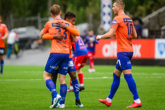 Aalesund celebrating 2-2 by Torbjørn Agdestein of Aalesund