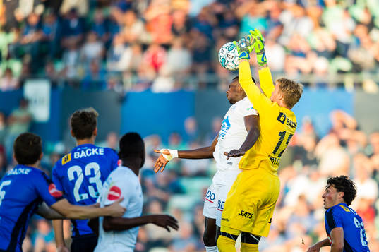 Babacar Sarr of Molde and Robert Marcus Sandberg of Stabæk