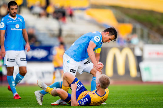 Niels Vorthoren of Sandnes Ulf and Daniel Aase of Jerv