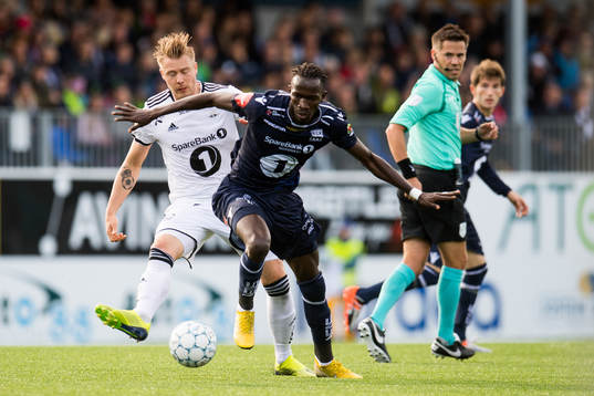 Alexander Søderlund of Rosenborg and Amidou Diop of