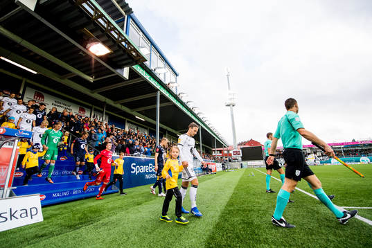 Mike Jensen of Rosenborg enters the pitch