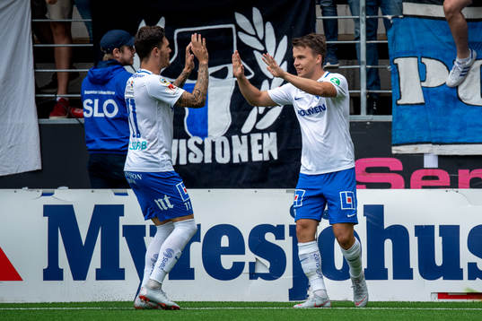 Norrköpings Simon Skrabb jublar med David Moberg Karlsson