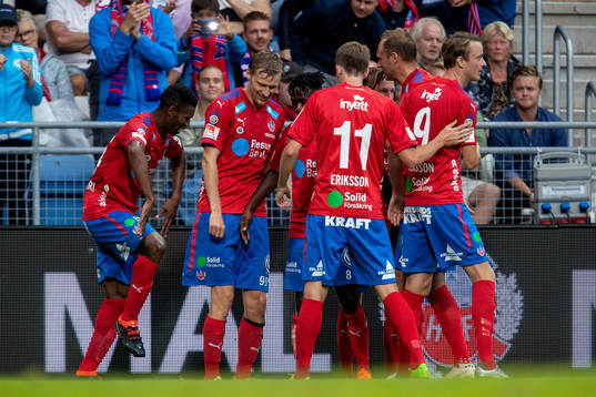 Helsingborgs Andri Runar Bjarnason jublar med lagkamrater