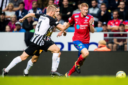 Landskronas Alfons Sampstedt och Adi Nalic försöker