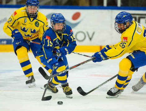 Lisa Johansson (blå) och Hanna Olsson (gul)
