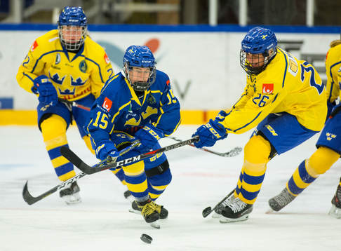 Lisa Johansson (blå) och Hanna Olsson (gul)