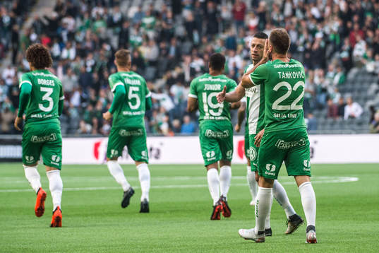Hammarbys Nikola Djurdjic jublar med Muamer Tankovic