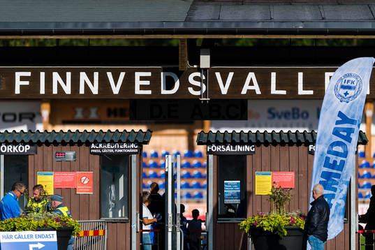 Entré till Finnvedsvallen före fotbollsmatchen i