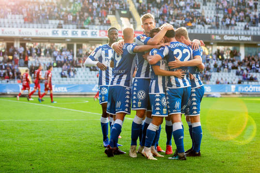 IFK Göteborgs Giorgi Kharaishvili jublar med lagkamrater