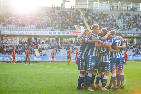 IFK Göteborgs Giorgi Kharaishvili jublar med lagkamrater