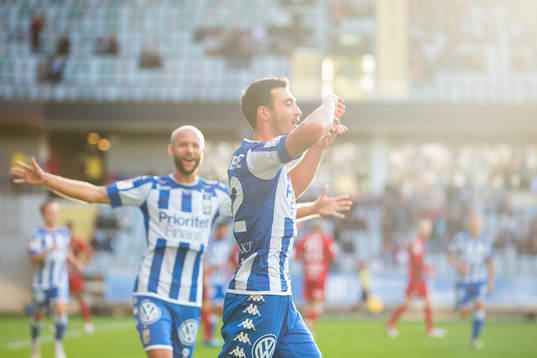 IFK Göteborgs Giorgi Kharaishvili jublar med Robin Söder