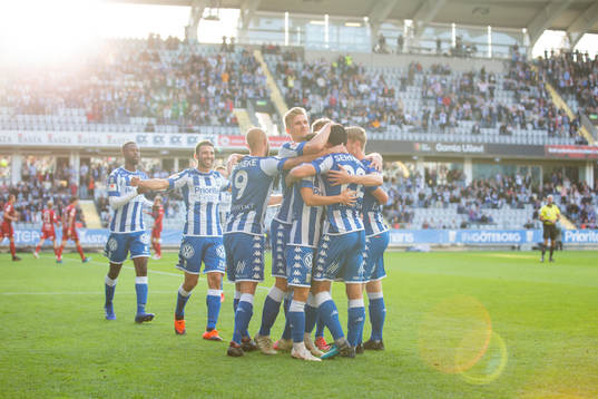 IFK Göteborgs Giorgi Kharaishvili jublar med lagkamrater