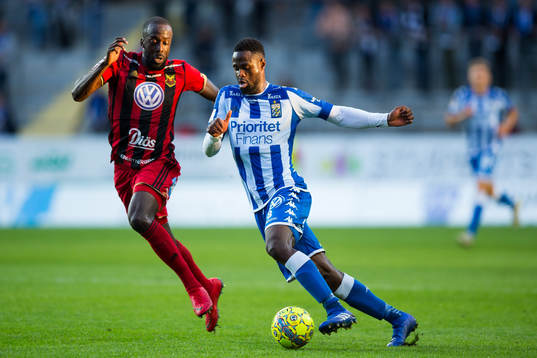 Östersunds Ronald Mukiibi mot IFK Göteborgs Vajebah