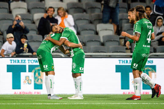 Hammarbys Muamer Tankovic och Junes Barny jublar