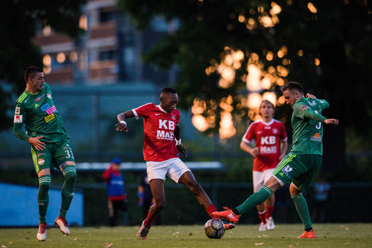 Karlbergs Monga Simba i en kamp mot Dalkurds Irfan