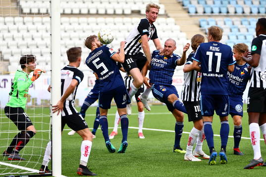 Djurgårdens Marcus Danielson nickar in mål 0-2