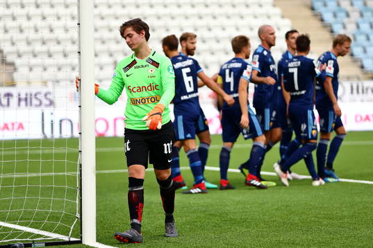 Sylvias målvakt Robin Gustavsson deppar