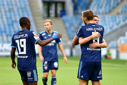 Djurgårdens Jesper Karlström blir omkramad