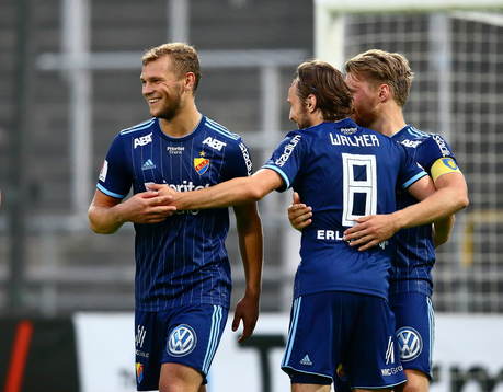 Djurgårdens Jesper Karlström jublar med Kevin Walker