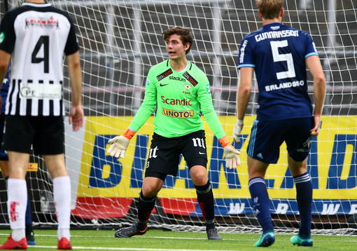 Sylvias målvakt Robin Gustavsson reagerar