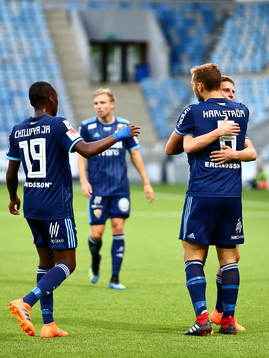 Djurgårdens Jesper Karlström blir omkramad