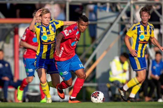 Eskilsminnes Victor Wahlgren och Helsingborgs Wanderson Do