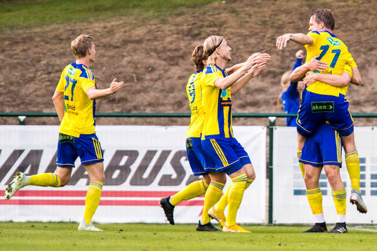 Eskilsminnes spelare jublar tillsammans