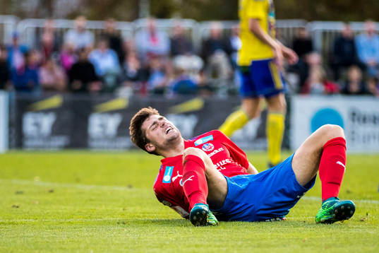 Helsingborgs Mattias Almeida Sundell grimaserar