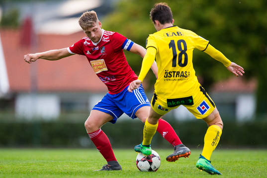 Sävedalens Rasmus Tengfjord mot Halmstads Emil Tot