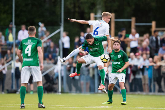 Norrköpings Kasper Larsen i kamp om bollen med Brottbys