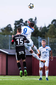 Örebros 15 Martin Lorentzson i nickduell med Akropolis 9