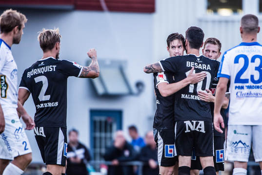 Örebro firar 1-0 målet av Victor Sköld