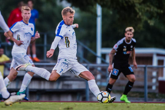 7 Jens Jacobsson med ett skottförsök