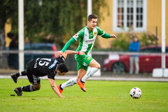 Carlstads Michel Yanez Hernandez och Hammarbys Leo Bengtsson
